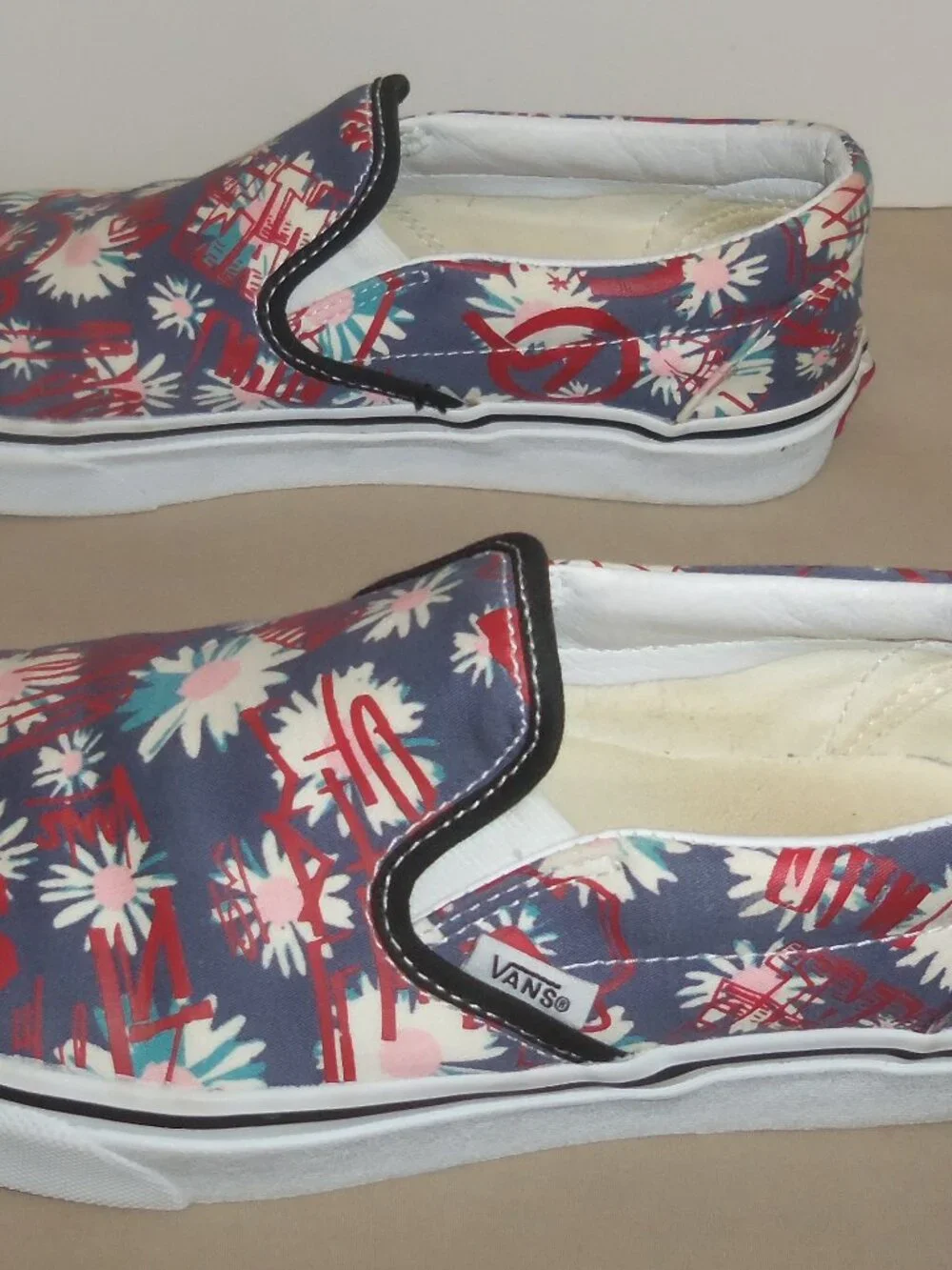 Vans Mens 7.5 Womens 9.0 Slip-Ons Blue Red Good Condition